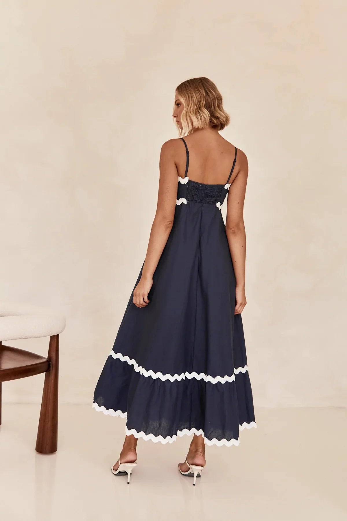 Sleeveless Scalloped Trim Midi Dress: Sexy Strapless Princess Silhouette Gown