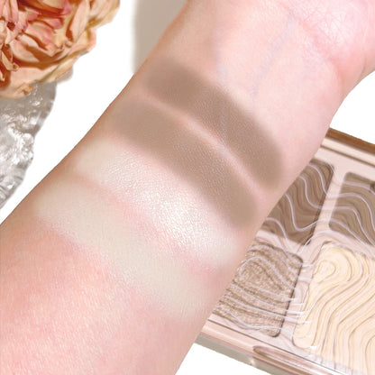 The four-color highlighter contour palette is matte and long-lasting, brightening three-dimensional contours