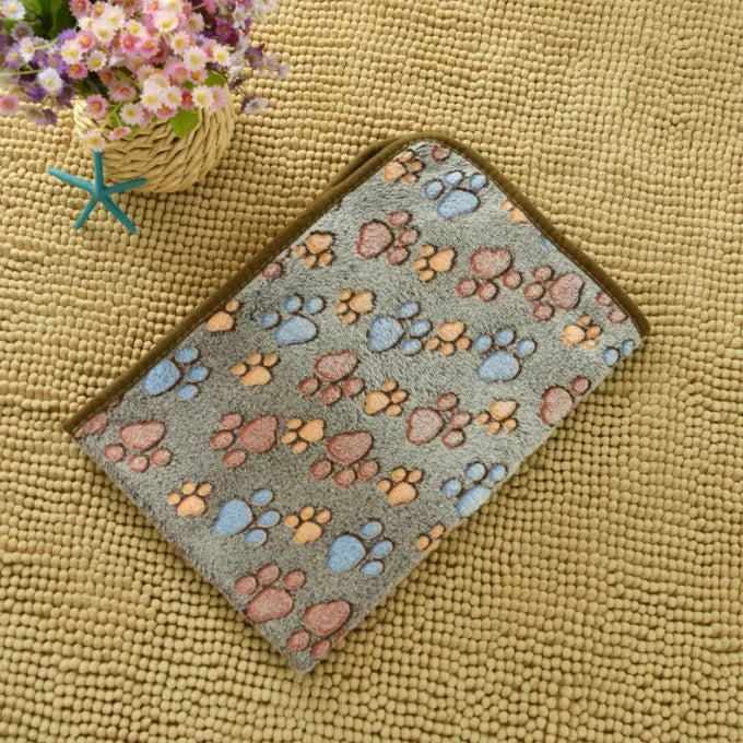 Ultra-Soft Fleece Pet Blanket: Cozy Paw Print Mat & Sleep Cover
