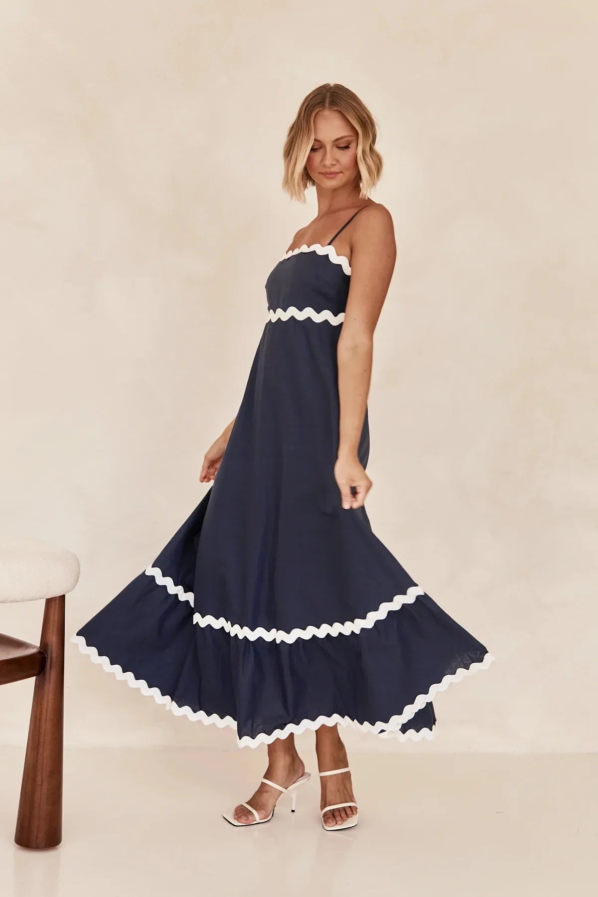 Sleeveless Scalloped Trim Midi Dress: Sexy Strapless Princess Silhouette Gown