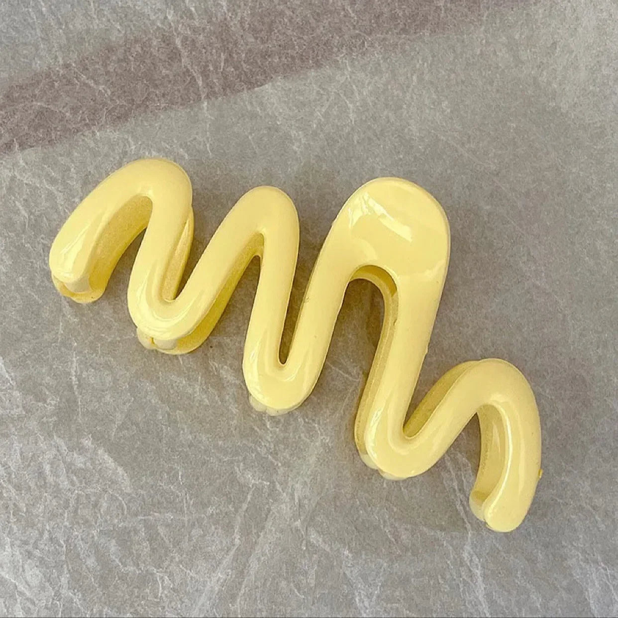Jelly Wave Hair Claw Clip