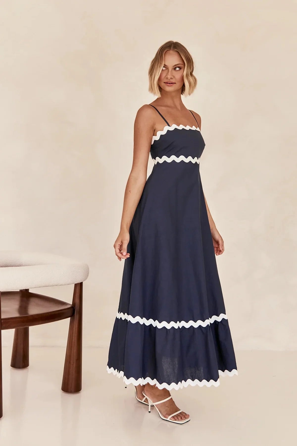Sleeveless Scalloped Trim Midi Dress: Sexy Strapless Princess Silhouette Gown