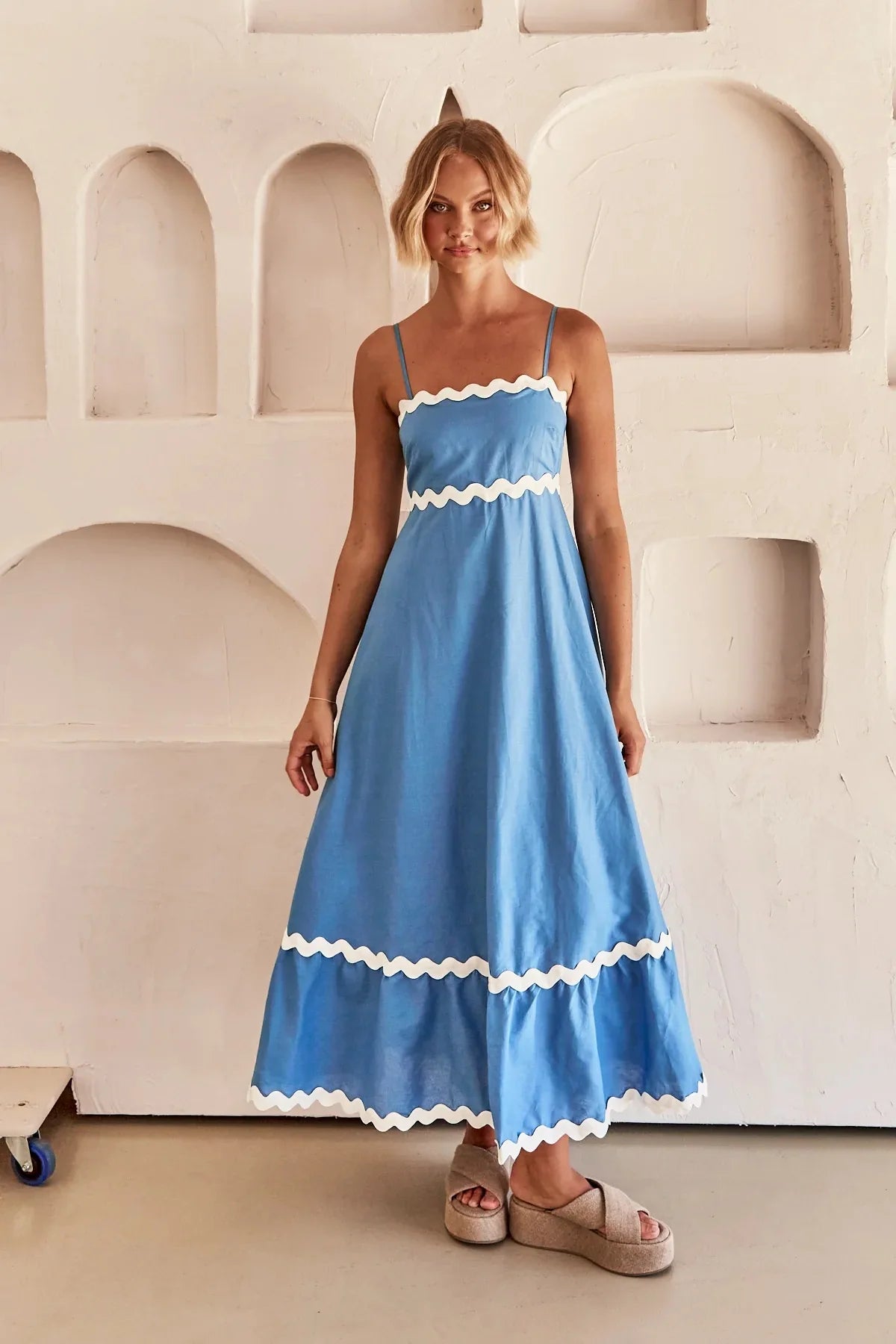 Sleeveless Scalloped Trim Midi Dress: Sexy Strapless Princess Silhouette Gown