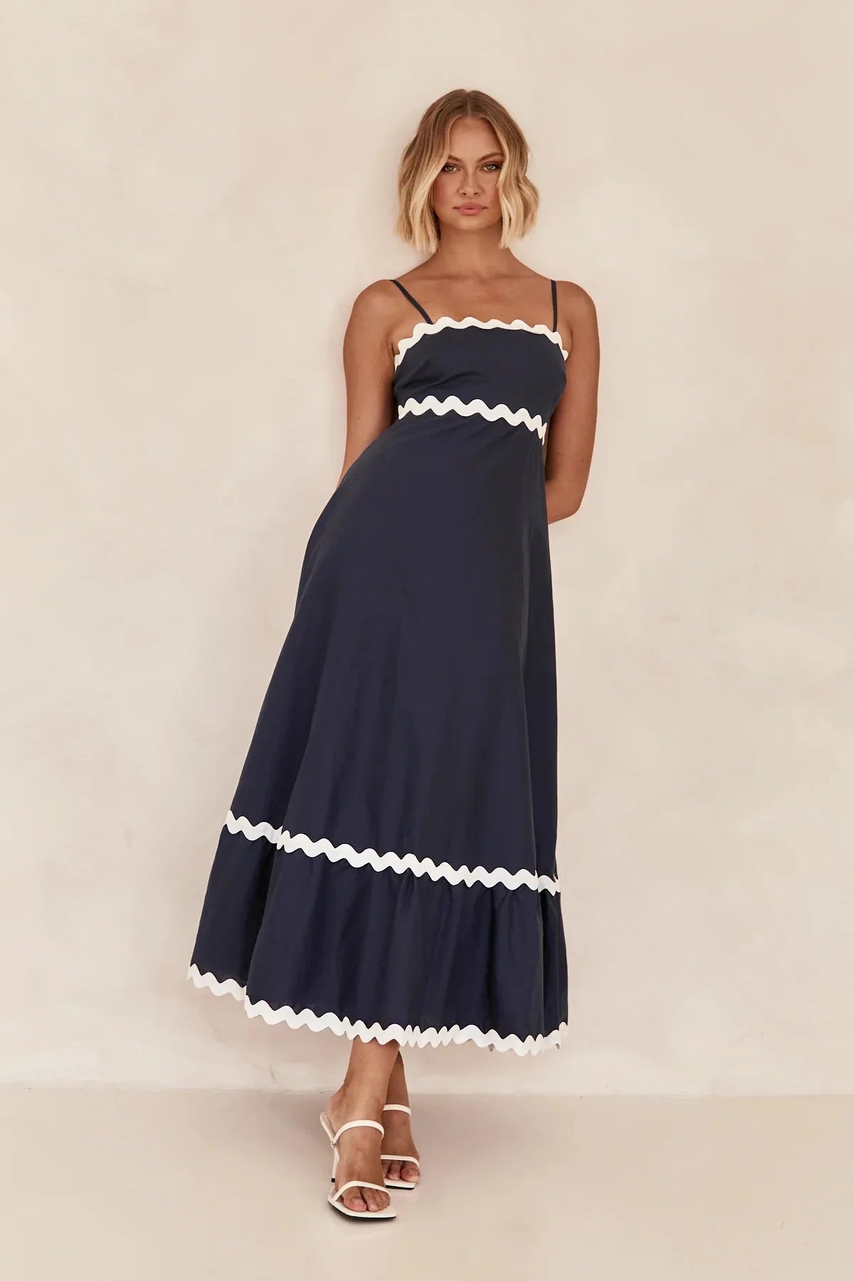 Sleeveless Scalloped Trim Midi Dress: Sexy Strapless Princess Silhouette Gown