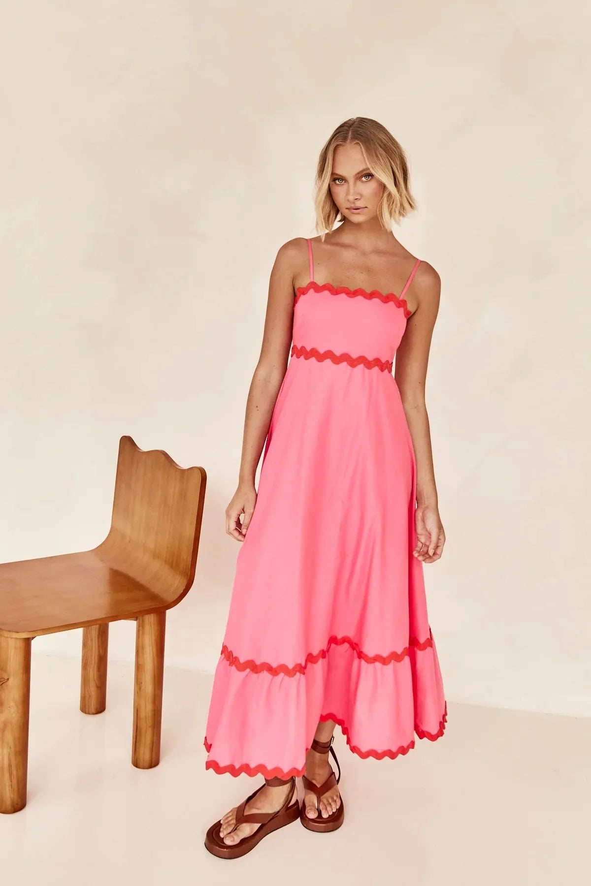 Sleeveless Scalloped Trim Midi Dress: Sexy Strapless Princess Silhouette Gown