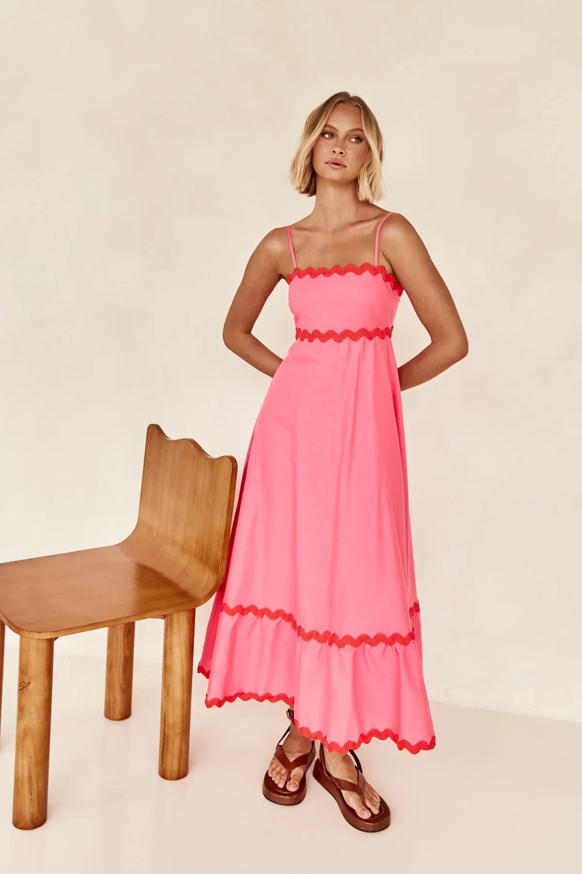 Sleeveless Scalloped Trim Midi Dress: Sexy Strapless Princess Silhouette Gown
