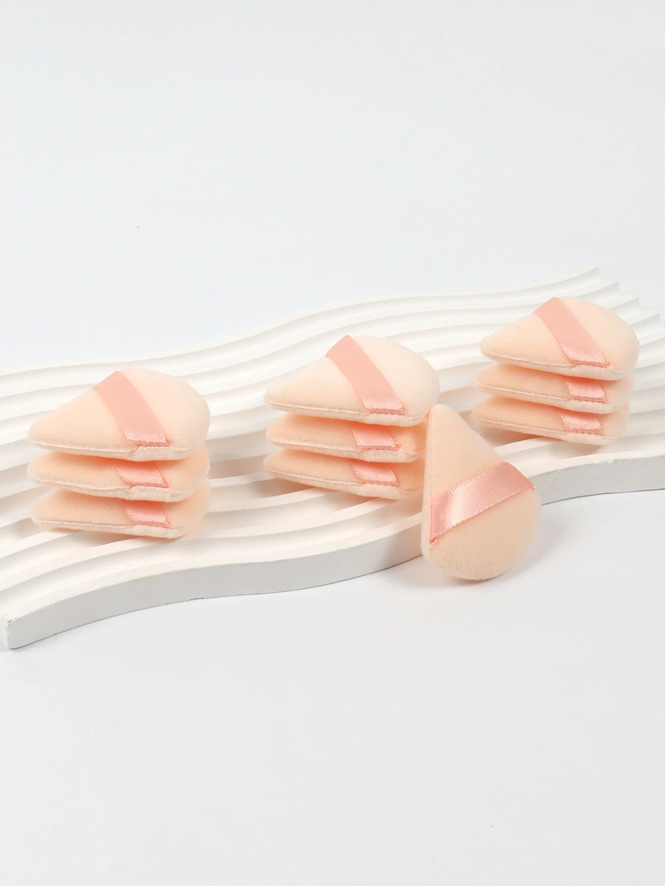 Mini Triangular Powder Puff 40-80Pcs, Apply Loose Powder by Gently Pressing It onto the Face to Achieve a Setting Effect