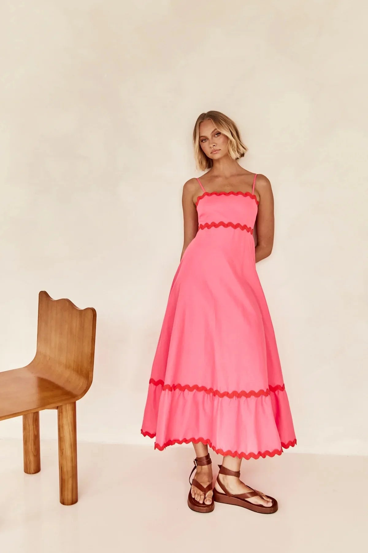 Sleeveless Scalloped Trim Midi Dress: Sexy Strapless Princess Silhouette Gown