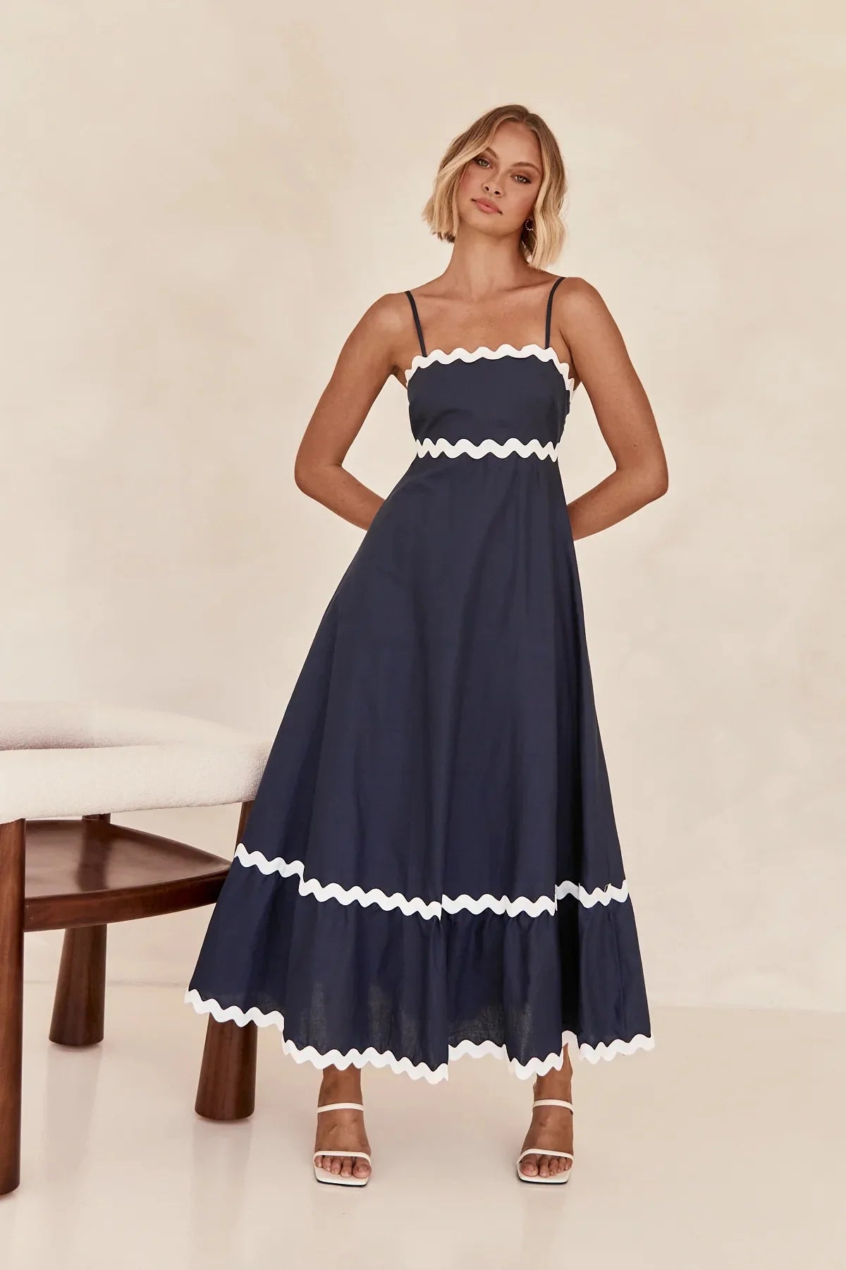 Sleeveless Scalloped Trim Midi Dress: Sexy Strapless Princess Silhouette Gown