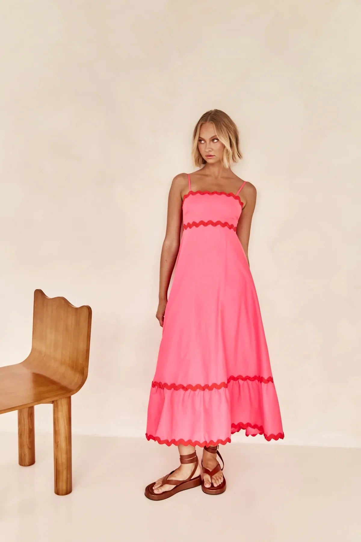 Sleeveless Scalloped Trim Midi Dress: Sexy Strapless Princess Silhouette Gown