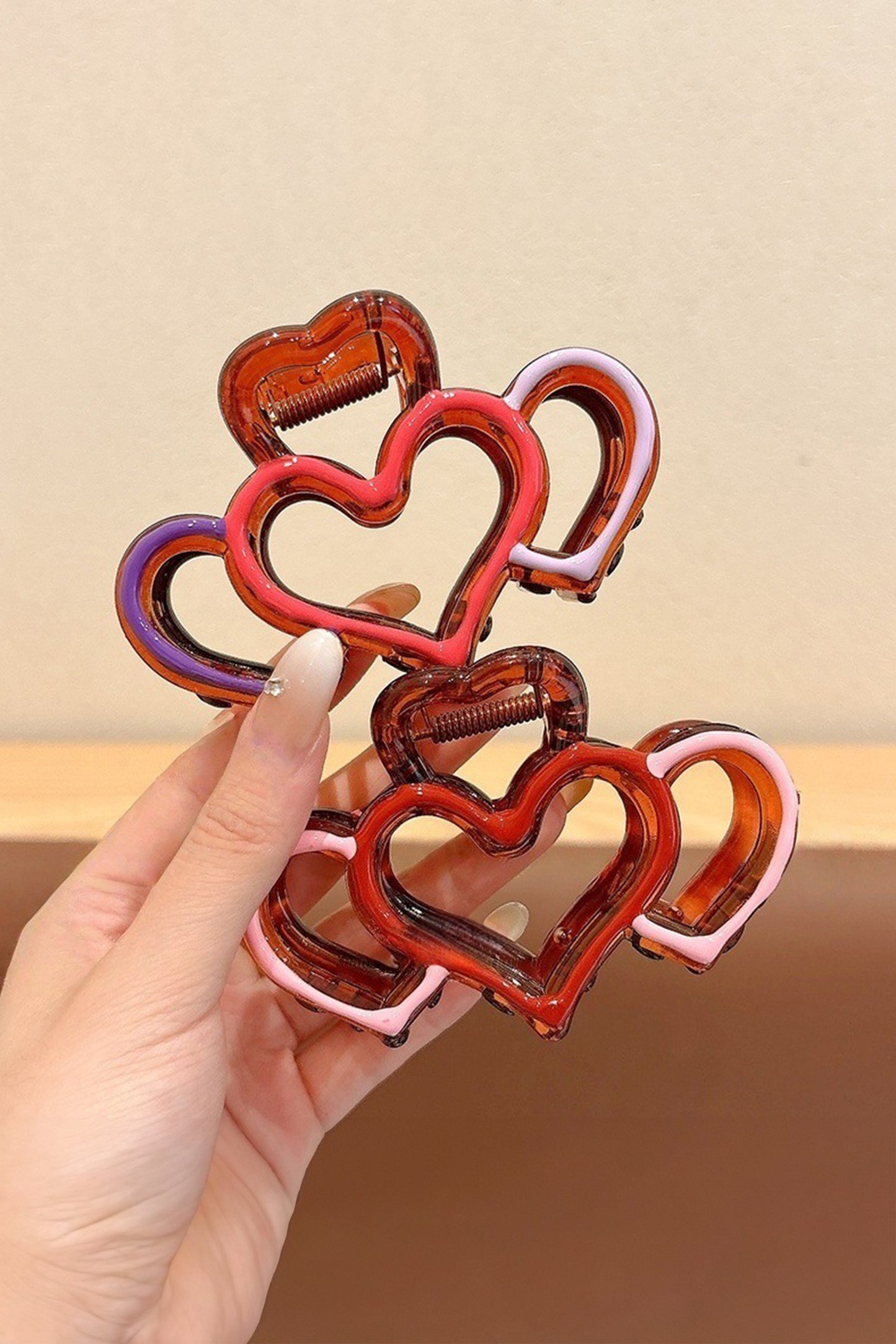 Bonbon Hollowed Heart Design Color Contrasted Acrylic Hair Claw Clip